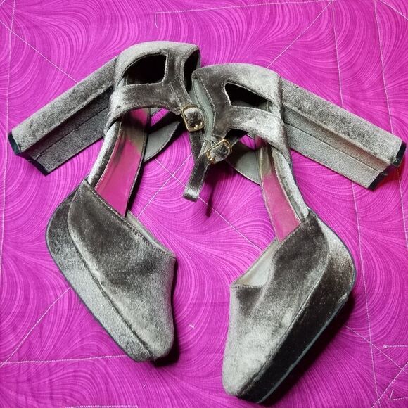 Hot Tomato velvet heels size 9.5 - Picture 4 of 7